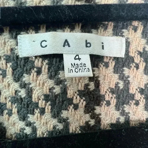 CAbi women's houndstooth tweed zip front cropped jacket
Sz 4 - Picture 11 of 16